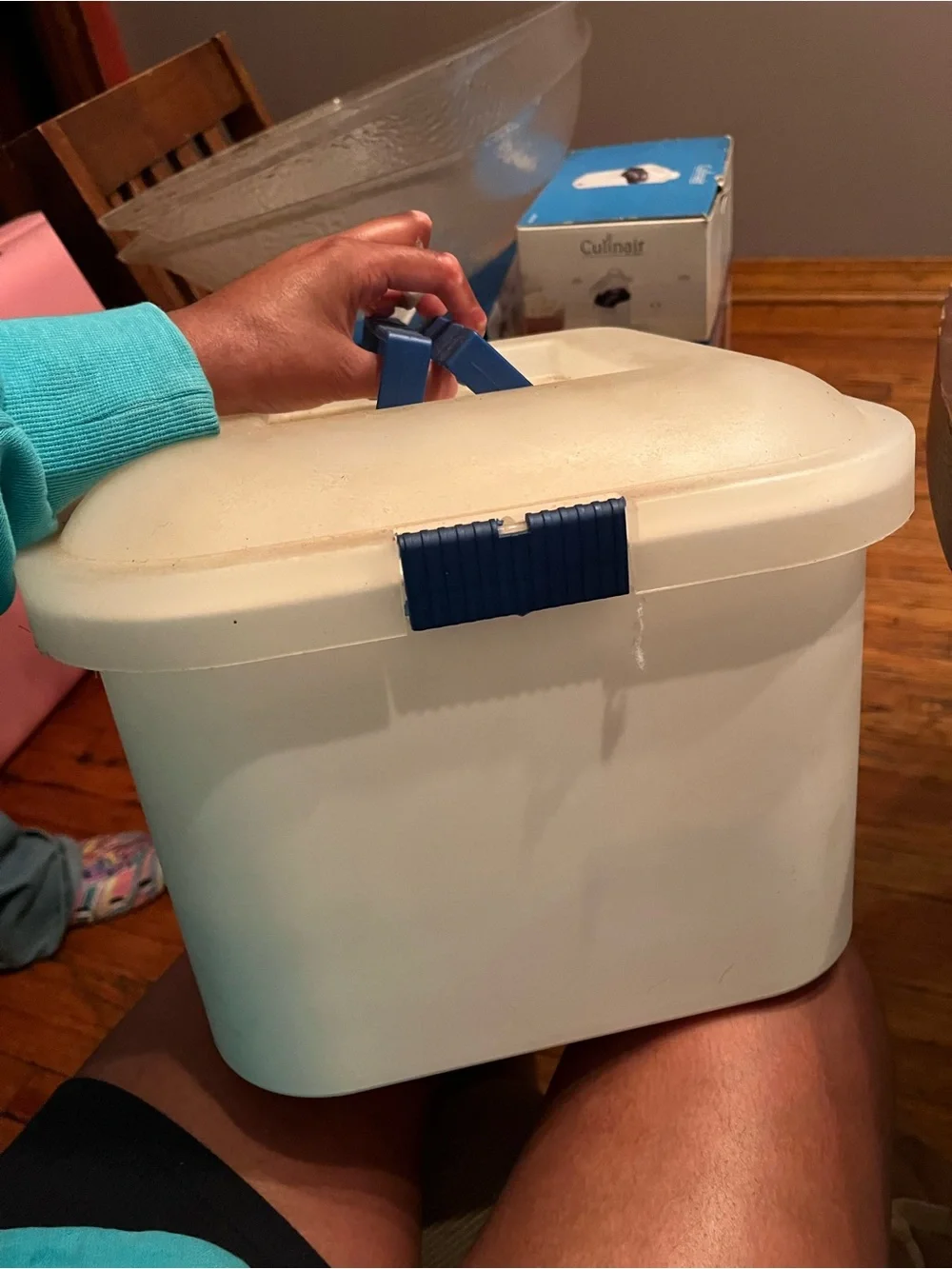 White Cupcake Carrier with Removable Trays - Holds 27